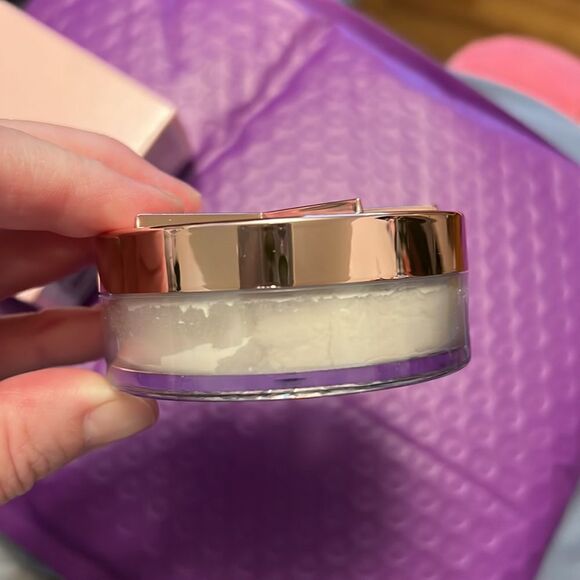 Jeffree Star Magic Star Setting Powder Lavender(SOLD) & Translucent - Picture 2 of 10
